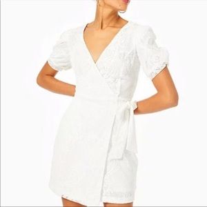 Lace puffy sleeved romper